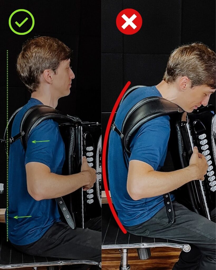 Segunda comparação de postura, distribuição equilibrada do peso do acordeon